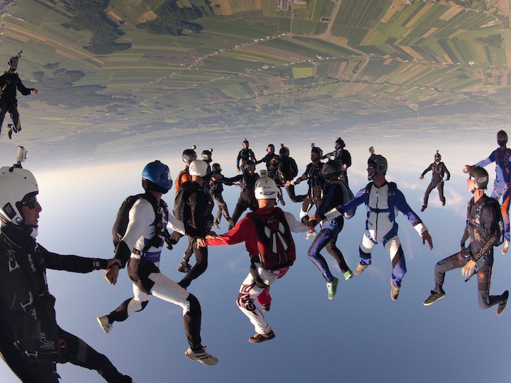 Social Skydiving. Wieviele GoPros siehst du? Foto von Shawn Perreault.